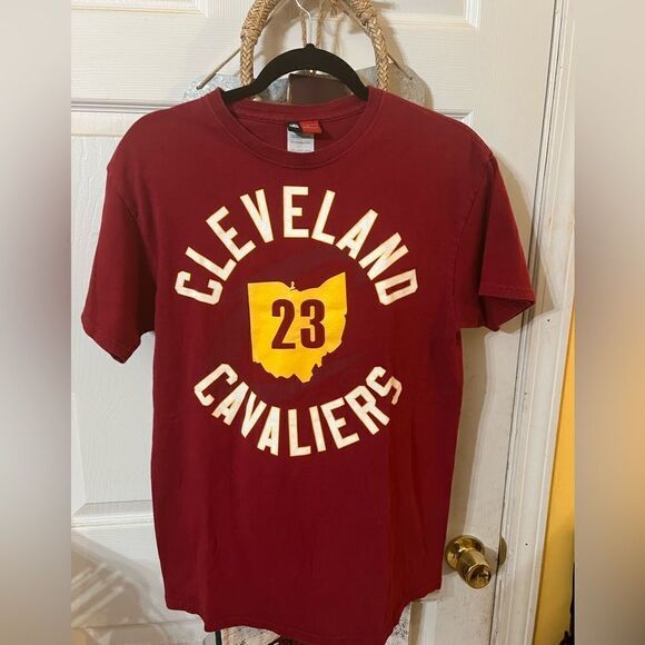 LEBRON JAMES Cleveland Cavs #23 T-Shirt - Picture 1 of 5